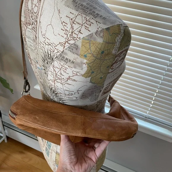 Latico Callie Crossbody - Picture 4 of 9